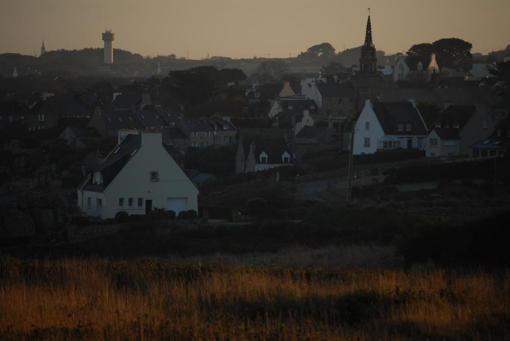 Roulotte Gites O Bien-Etre Massage Spa Sejour Bien-Etre En Hebergement Insolite Roulotte Karantez Ou En Gites Melon Ou Yock A 800 M Des Plages Maison D'Hote Drogou Porspoder Esterno foto